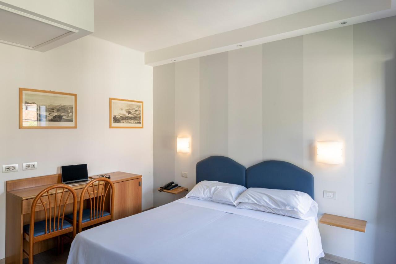 Hotel Beau Rivage Бавено Екстериор снимка