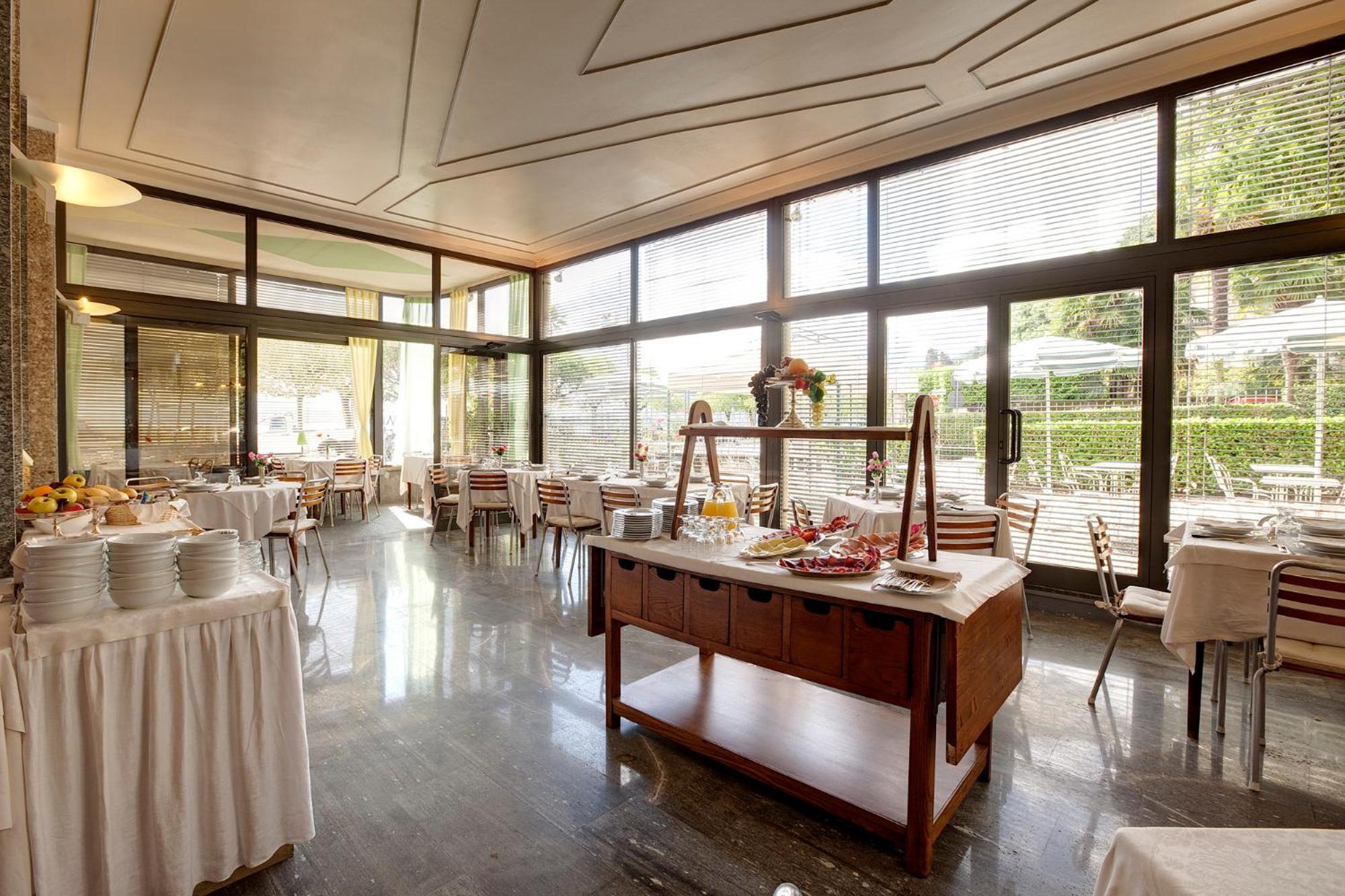 Hotel Beau Rivage Бавено Екстериор снимка