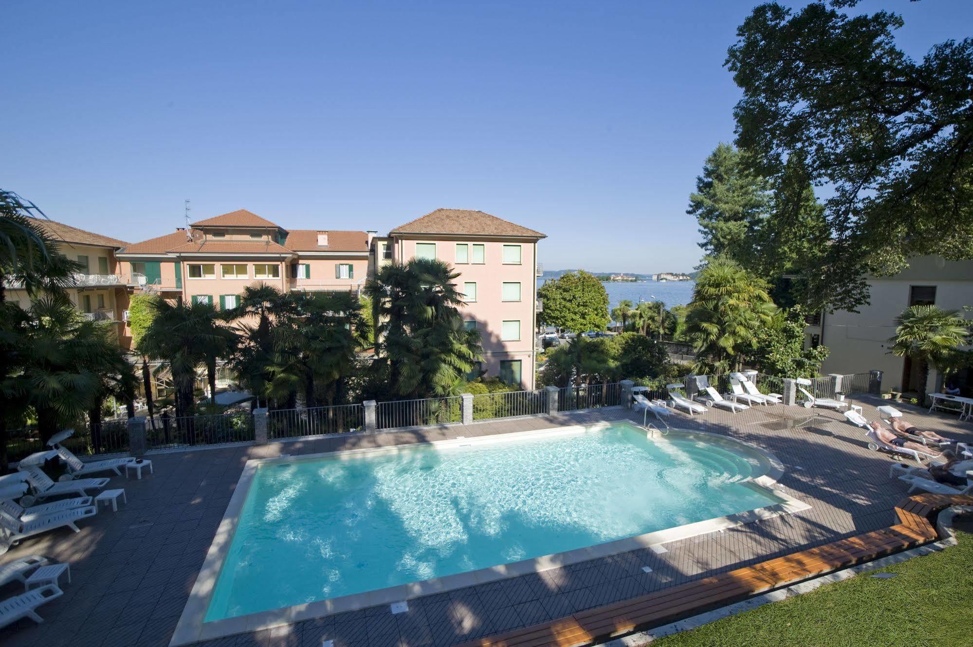 Hotel Beau Rivage Бавено Екстериор снимка