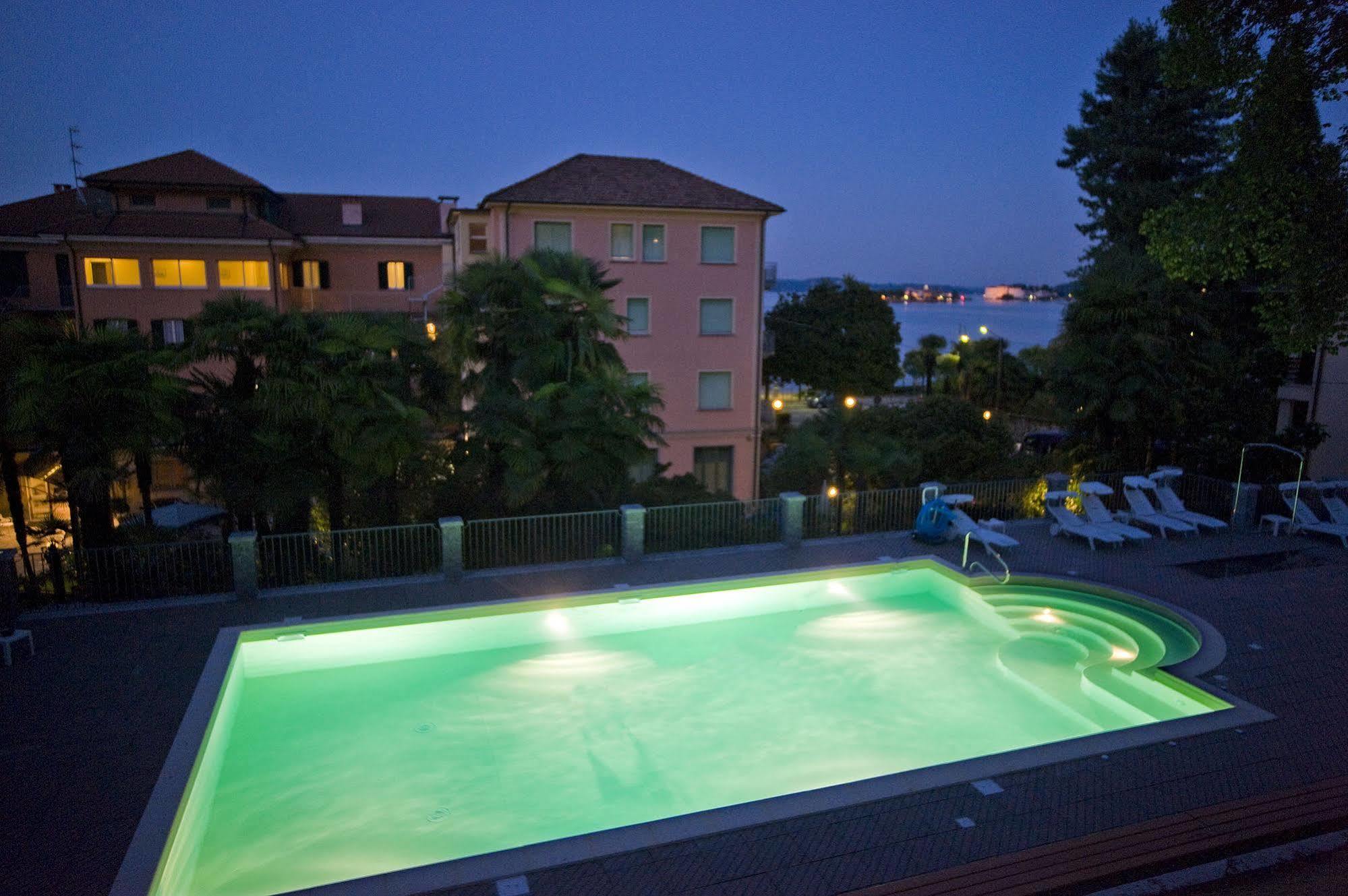 Hotel Beau Rivage Бавено Екстериор снимка