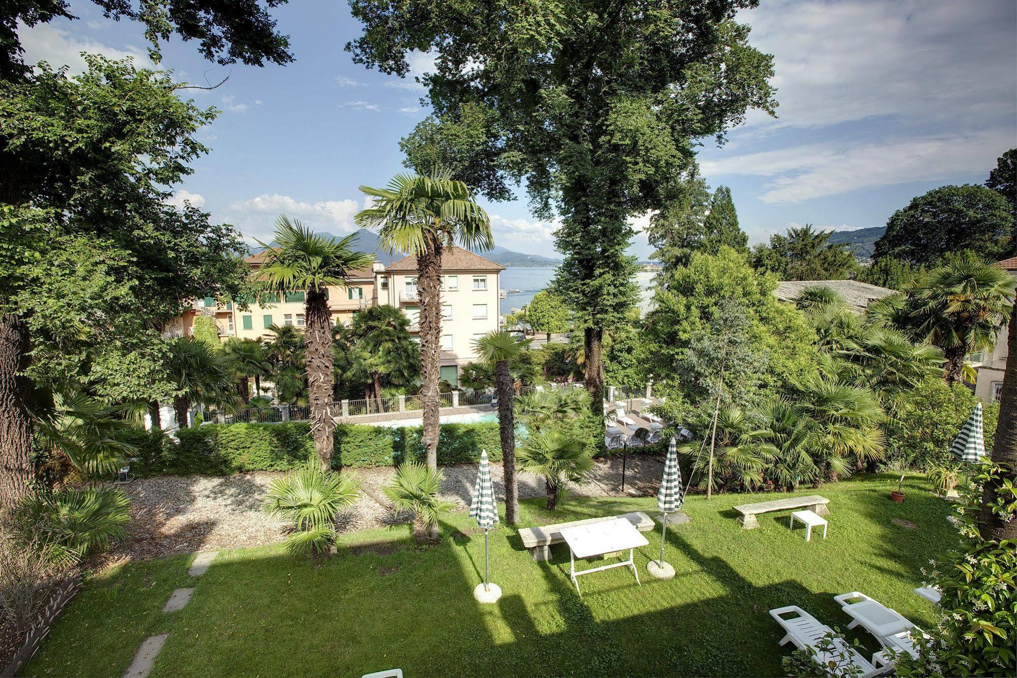 Hotel Beau Rivage Бавено Екстериор снимка